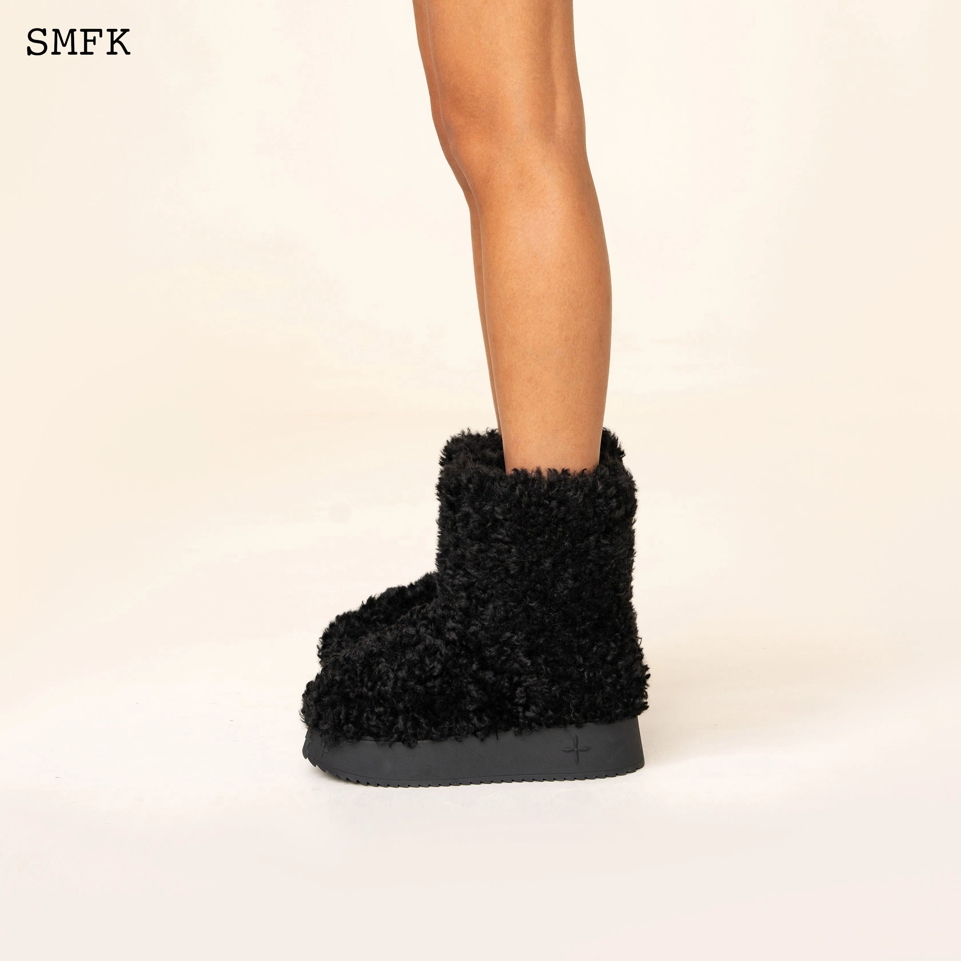 Compass Woolly Black Fluffy Boots